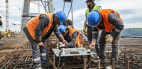 Hollanda, Avusturya, Belçika, Norveç, Almanya, Danimarka ve Finlandiya'da çalışma saati haftalık 35 saatin dahi üzerine çıkmıyor. Türkiye'ye en yakın mesai saatleri ise Yunanistan, Sırbistan ve Romanya'da.