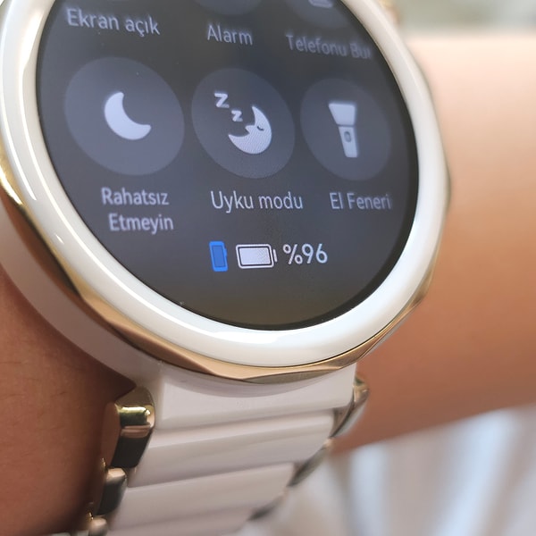 Huawei Watch GT 5 Pro'nun bu kadar özelliğe ek pil ömrü de oldukça etkileyici!