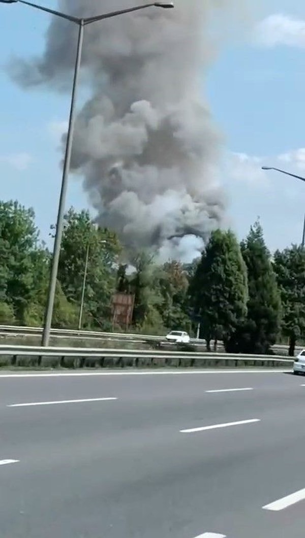 Olayın ardından fabrikada büyük çapta bir yangın başladı.