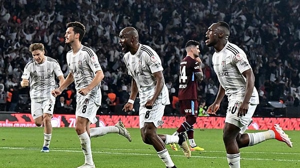 Kupa zaferi adeta Beşiktaş'ın çehresini değiştirmiş, transferler ve Süper Kupa zaferiyle lige çok iyi bir başlangıç yapmıştı.