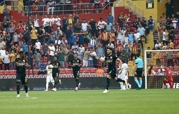 Maçta ise ilk yarıda Eyüpspor 2-0 öne geçse de üstünlüğünü koruyamadı. 64 ve 69.dakikadaki gollerle Kayserispor eşitliği yakaladı ve maçtan iki taraf da bir puanla ayrıldı.