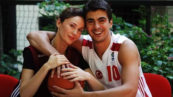 2000'lerin ünlü mankeni Demet Şener ve milli basketbolcu İbrahim Kutluay, 2005 yılında hayatlarını birleştirme kararı almıştı.