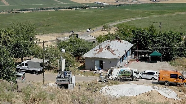 Narin'in kaybolmasının ardından köyde yaşanan garip olaylar ve köydeki bazı kişilerce soruşturmayı engelleme çabaları mahkeme dosyasına da girdi. JASAT tutanağına göre, Narin'in kaybolmasının ardından yaşandığı belirtilen garip olayların ve manipülasyonların birçoğu,  Güran ailesinin bazı üyeleri tarafından yapıldı.