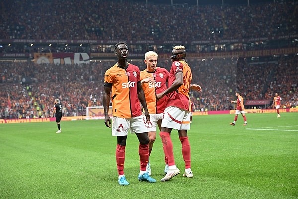 Son iki haftayı beş gollü galibiyetlerle geçen Galatasaray, Gaziantep FK'yı da yenip derbiye lider gitmek istiyor.