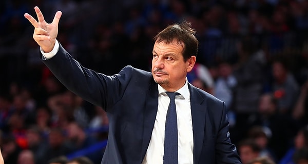 Ergin Ataman ile Avrupa'da özlediği başarıları yakalayan Panathinaikos'ta maçta açılan bir pankart krize neden oldu. Maccabi maçının son çeyreğinde Türkiye'yi "işgalci" olarak nitelendiren pankart Ataman'ı çıldırttı.