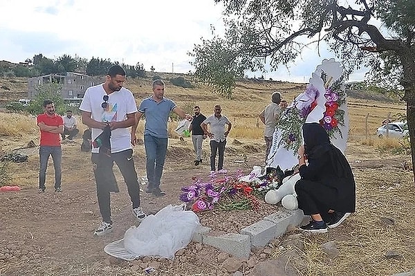 Diyarbakır’ın Bağlar ilçesine bağlı Tavşantepe Mahallesi’nde 21 Ağustos günü kaybolan 8 yaşındaki Narin Güran'dan 19 gün sonra acı haber gelmişti. Narin'in cansız bedeni köye üç kilometre uzaklıkta Eğertutmaz Deresi'nde bulunmuştu.