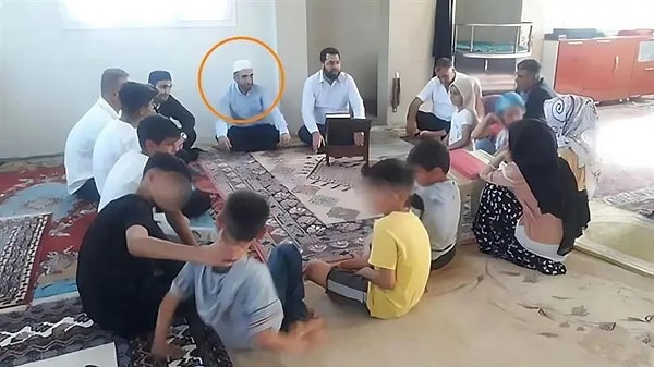 Soruşturma kapsamında İmam R.K'nın neden gözaltına alındığı da ortaya çıktı. İddiaya göre amca Salim Güran, Narin'in ölümünün ardından tüm aileyi bir araya topladı ve kimsenin bir şey söylememesi için imamın huzurunda Kur'an'a el bastırdı.