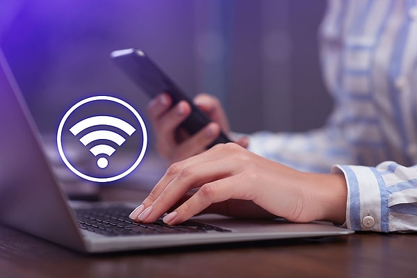 Hackerlar sahte Wi-Fi ağını kolayca kurup, kullanıcıların farkında olmadan bu sahte ağa bağlanmalarını sağlar.