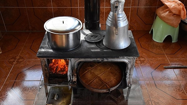 Pek çok vatandaş doğal gaz zamlarının ardından daha uygun bir alternatif olarak sobalara yöneldi. Ancak sobalara da yeni bir zam geldi.