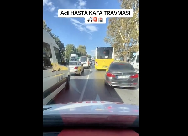 İstanbul'da acil bir vakaya yetişmeye çalışan ambulansın o anları sosyal medyada viral oldu.