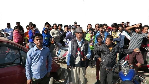 Tabii ki her fotoğraf isteği masumane olmayabiliyor. Bazı turistler, selfie çekme bahanesiyle fazla yakınlaşmaya çalışan yerli erkeklerden şikayetçi.