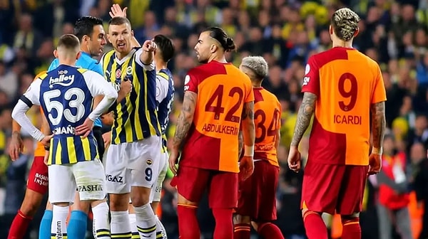 Fenerbahçe, Galatasaray’ın bazı futbolcularının maaşlarını düşük göstererek “harcama limitlerini” suistimal ettiğini iddia ediyor.