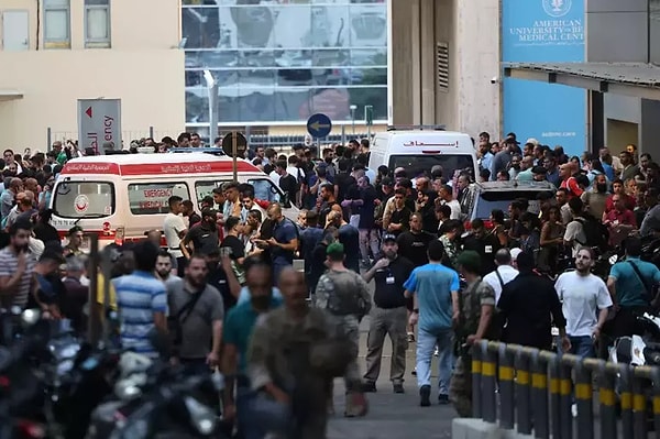 İsrail, Hizbullah yanlılarının kullandığı çağrı cihazı ve telsizlere sızarak patlattı ve binlerce kişinin yaralanmasına neden oldu.