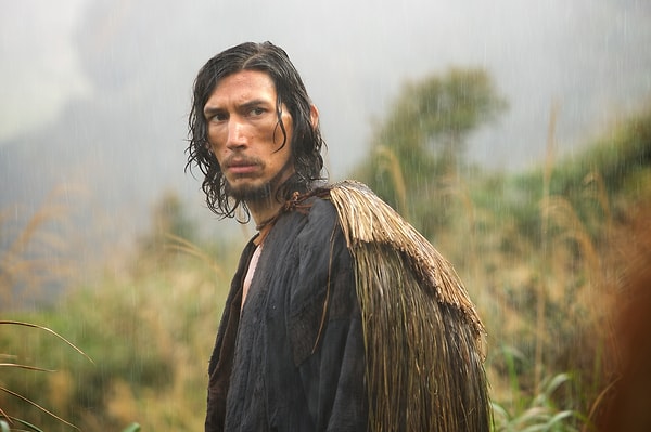 14. Adam Driver, Silence (2016) filminde açlıktan ölmek üzere olan bir rahibi canlandırmak için 25 kilo vermiştir.