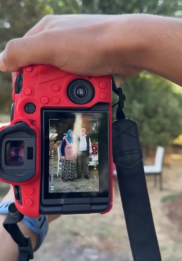 Aslında evi fotoğraflamak için önünde duran Eren Özdal, Ahmet amca kapıdan çıkınca onunla karşılaşmıştı.