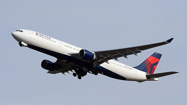 Salt Lake Uluslararası Havalanı, Utah'tan Portland, Oregon'a giden Boeing 737-900 tipi uçak, basınç sorunları nedeniyle Salt Lake City'e geri dönmek zorunda kaldı!