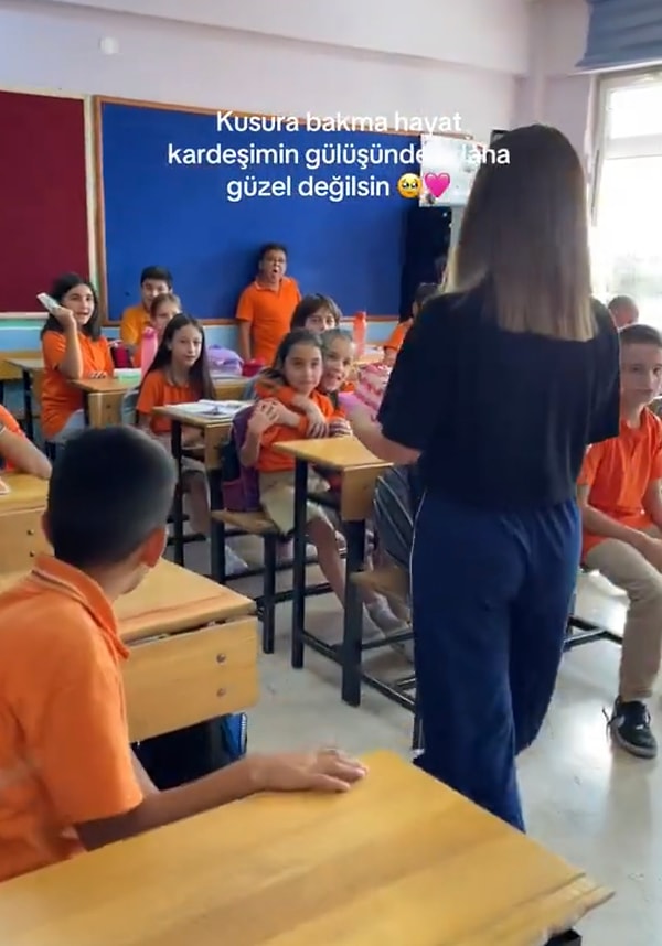 Sınıftaki tüm öğrencilerin doğum günü okulda kutlanabilmişti ancak tatlı kızın doğum günü yaz tatiline denk geliyordu.