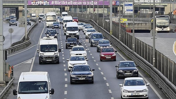 Motorin fiyatında ise değişim beklenmiyor. Litre fiyatı üç büyükşehirde şöyle: