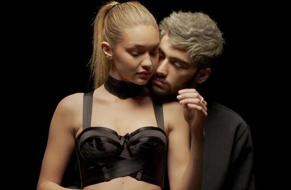 Dünyaca ünlü güzel model Gigi Hadid'i tanımayanınız yoktur. Kendisi 2016 yılında ünlü şarkıcı Zayn Malik'in 'Pillowtalk' isimli şarkısının video klibinde oynamış ardından ikili yakınlaşmaya başlamıştı.