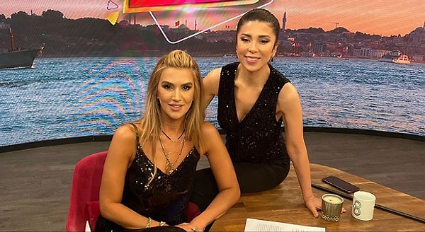 Daha önce Müge ve Gülşen ile 2. Sayfa olarak yayınlanan magazin programı, Gülşen Yüksel'in programdan ayrılmasıyla son bulmuştu. Teve2'de yayınlanan bu programın bitmesinin ardından Müge Dağıstanlı TV8'e transfer olmuştu. Acun Ilıcalı, Aramızda Kalmasın programının başlayacağını duyurdu!