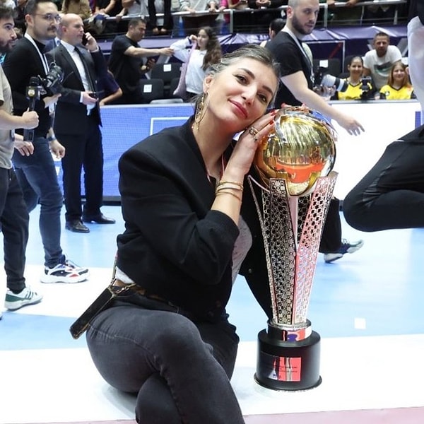 Türk voleybolunda 'Demir Leydi' lakabını alan eski voleybolcu Neslihan Demir, 2011 Avrupa Şampiyonası'nda ise en değerli oyuncu seçilmişti. Türk voleybolunda gösterdiği performans ve kazandığı başarılarla spor tarihinde önemli bir yere sahip olan Demir, 2018 yılında kariyerini sonlandırmıştı.