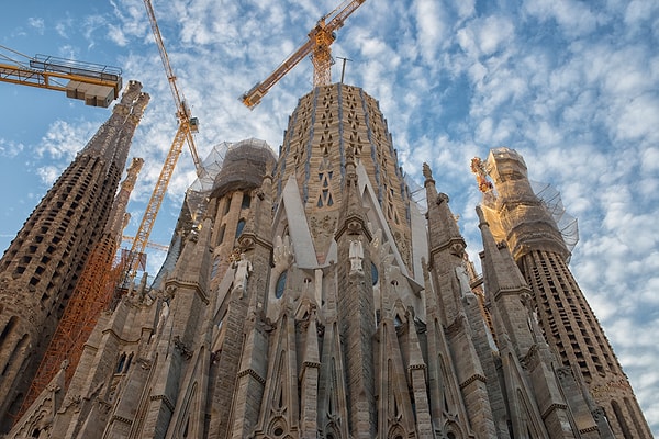 Gaudí bu projeye o kadar kendini kaptırmış ki ömrünün son 15 yılını tamamen bu esere adamış ve oranın içinde yaşamaya başlamış.