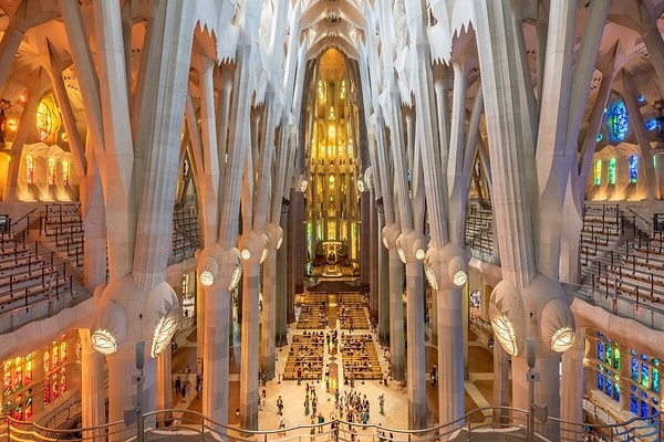 Gaudí, La Sagrada Familia’ya o kadar bağlanmıştı ki, hayatının son 15 yılını adeta bir keşiş gibi yaşayarak tamamen bu projeye adadı.