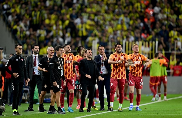 Galatasaray'ın 3-1'lik zaferinin ardından sosyal medyada maçın etkileri sürdü. Adeta yeni bir mücadele sahasına dönen sosyal medya için kullanıcılar da yorumlarıyla maçın heyecanını sürdürdü.