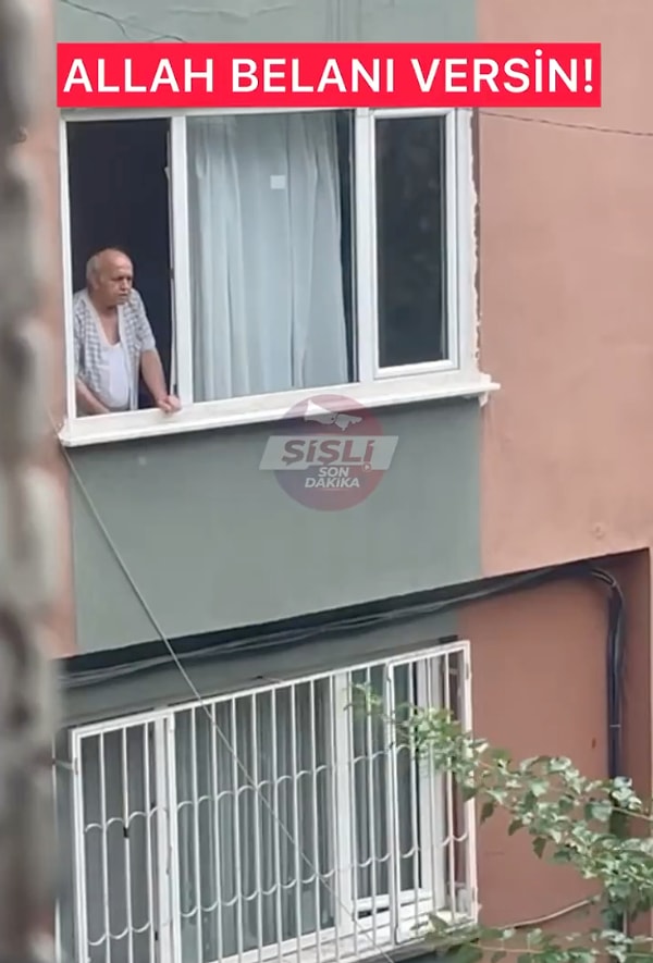 Olay, 19 Eylül'de Şişli'nin Eskişehir Mahallesi'nde meydana geldi. İddiaya göre bir kişi, evinin penceresinden parkta oynayan çocuklara bakarak uygunsuz hareketlerde bulundu. Adamın uygunsuz davranışlarını fark eden başka bir kişi ise o anları kayda aldı. Görüntülerin sosyal medyada yayılmasının ardından polis ekipleri inceleme başlattı.