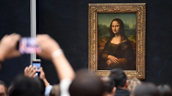 Leonardo Da Vinci's masterpiece, the Mona Lisa, has captivated attention for years with its mysterious and intriguing details.