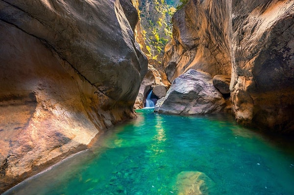 5. Yazın sıcaklarından bunaldıysanız, sizi Saklıkent Kanyonu’na alalım!