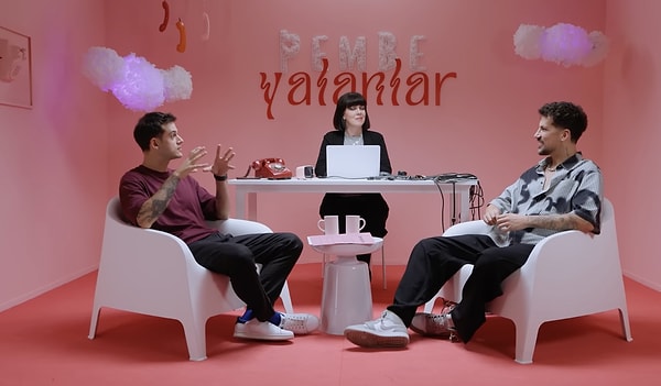 Ne yapsa olay olan Kerimcan Durmaz, bu sefer de Orkun Işıtmak'ın YouTube'dan yayınladığı yalan makinesi serisi "Pembe Yalanlar" programının konuğu oldu.