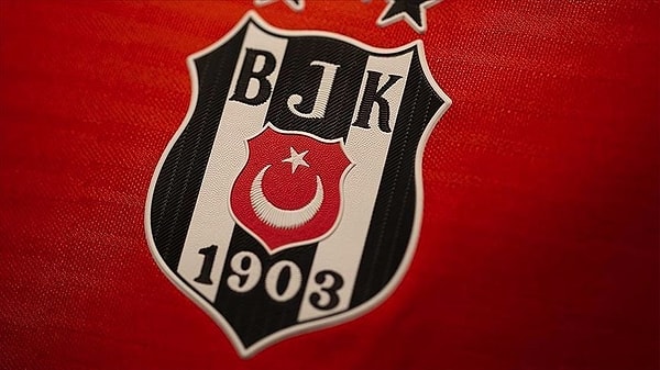 Demirören, “Beşiktaş’ın gücü, başkan ve yönetim kuruludur. Bizim ailemiz Beşiktaş ile yaşar, Beşiktaş ile kalkar. Bu süreçte olan bitene seyirci kalmamız mümkün değil. Eski başkanlar ve yöneticiler olarak hızlı aksiyon alıp Beşiktaş’ı aydınlık günlere taşımalıyız.” dedi.