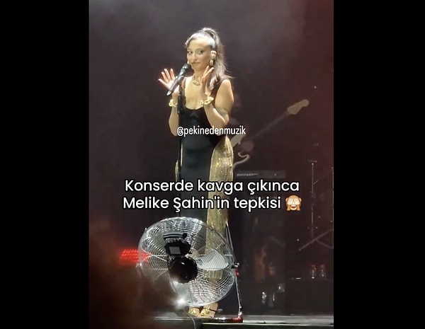 O sırada "Hepimiz Kardeşiz" şarkısını söyleyen Melike Şahin ortamı bir anda yumuşattı.