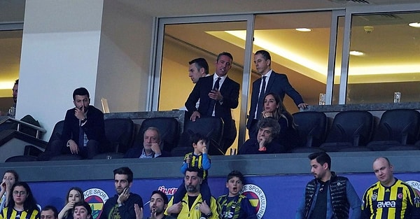 Fenerbahçe ise akşam saatlerinde konuya dair kulüp resmi sitesinden açıklama yayınladı. Açıklamada Ali Koç'un devre arasını locasında geçirdiği söylendi.