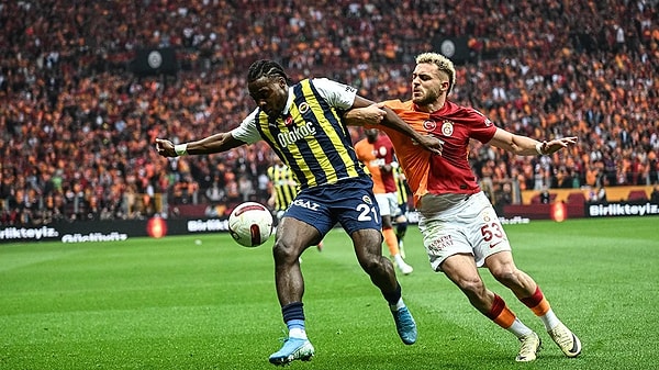 Kadıköy'de Fenerbahçe'yi 1-3'lük skorla mağlup eden Galatasaray'ın galibiyet sevinci gündemden düşmüyor.