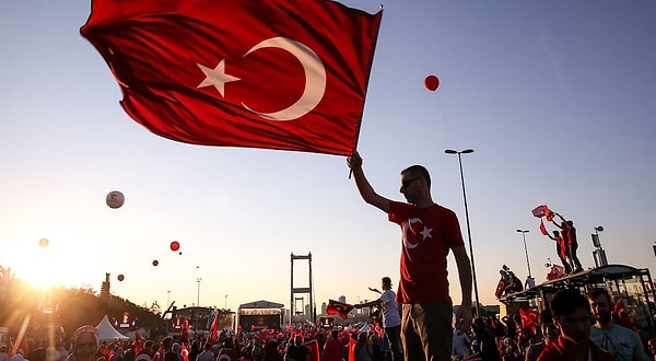 15 Temmuz Demokrasi ve Milli Birlik Günü'nde 1 gün izin alınarak 4 gün tatil yapılabilir.