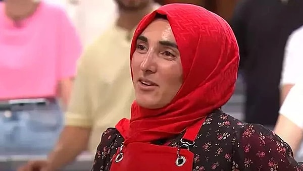 9. MasterChef'in dün akşamki yayınlanan bölümünde Ayşe tulumba tatlısını neden yapamadığını açıkladı. Sıkı bir MasterChef takipçisi olan Demet Akalın, Ayşe'nin o açıklamasına ve gülmesine tepki gösterdi.