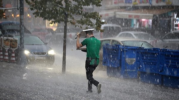 Karadeniz: Yağışların, kıyı kesimleri ile Bolu, Artvin, Rize, Ordu ve Samsun çevreleri ile Trabzon'un doğu, Giresun'un batı kesimlerinde yer yer kuvvetli olması bekleniyor.