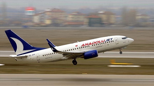 Anadolu Jet firmasının saat 18.15'de gerçekleşecek Elazığ-Ankara seferi için bilet olan yolcular Elazığ Havalimanı'nda eşine az rastlanan bir olayla karşılaştı.