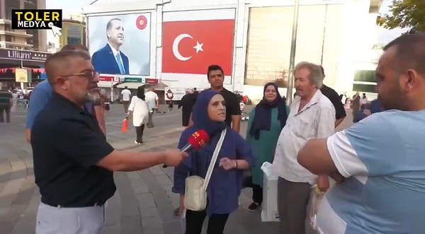 Kadın, babasının 4. evre kanserken cezaevinden çıkarılmadığını ve bileğinde kelepçe ile vefat ettiğini dile getirdi.