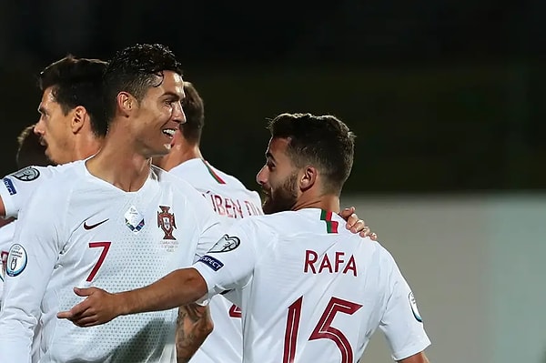 Beşiktaş'ın yıldızı Rafa Silva'nın asistiyle attığı golü izleyen Ronaldo, "Bu golü çok seviyorum. Golün tamamına 10 üzerinden 10 veriyorum. Alan açma, paslaşma, golün tüm süreci 10 puan" dedi.