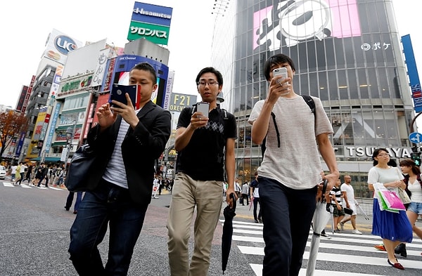 Bu bağlamda da Japonya’daki telefonlardaki deklanşör sesini teknolojinin karanlık yüzlerinden birine karşı koyma çabası olarak değerlendirebiliriz. Siz ne düşünüyorsunuz?