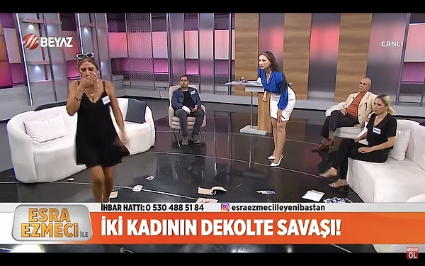 "Herkes Fadime hamile mi?" diye sordu ancak o geri dönünce Pınar'ın leş gibi koktuğunu söyledi. Pınar o anlarda kendini yerlere attı.