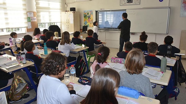 Milli Eğitim Bakanlığı tarafından 3 Eylül'de hazırlanan yazıda; bazı okullar için ders saati süresinin 30 dakikaya düşürüleceği belirtiliyor.