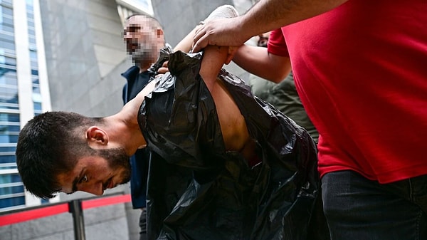 İstanbul’da gözaltına alınmak isterken polisin silahını alan ve 27 yaşındaki polis Şeyda Yılmaz’ı şehit eden 19 yaşındaki Yunus Emre Geçti tutuklanmıştı.