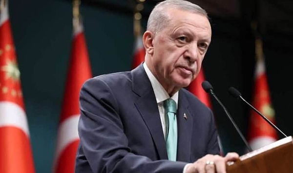 Bu olay MSB'de krize neden olurken, Cumhurbaşkanı Erdoğan teğmenleri hedef alarak, ''Kılıçları kime çekiyorsun? Bunlarla ilgili olarak gerekli bütün araştırmalar yapılıyor. Oradaki birkaç tane kendini bilmez de temizlenecek'' demişti.