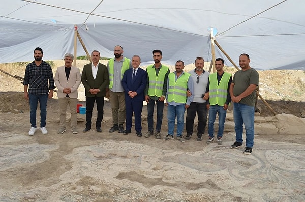 Elazığ Valisi Numan Hatipoğlu, “Tek parça halinde muazzam bir eser” sözlerini kullandı. Öte yandan bölgede kilise ve şarap mahzeni de gün yüzüne çıkarıldı.