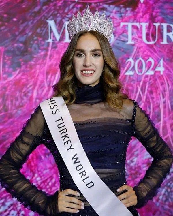 Bu sene İstanbul Haliç'teki bir otelin balo salonunda gerçekleşen Miss Turkey 2024 yarışmasının birincisi İdil Bilgen olmuş ve ünlü güzelin birinciliği sosyal medyada büyük ses getirmişti.