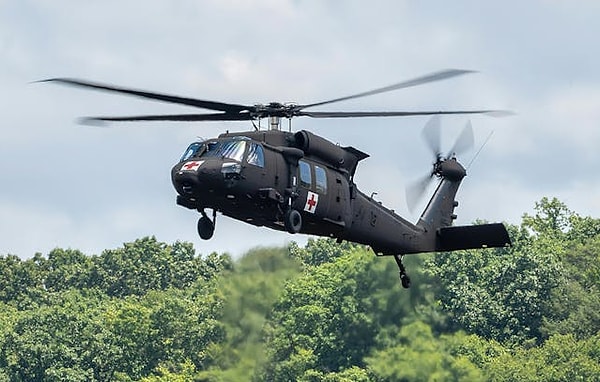 Tüm bu kontroller, pilotun helikopteri hem havada sabit tutmasını hem de istediği yöne hızlıca hareket etmesini sağlar.